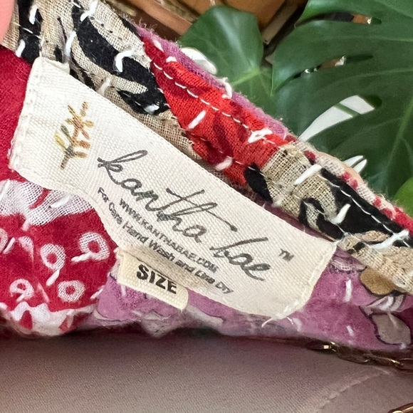 Kantha Bae Birds & Floral Kantha Deep V Drapey Faux Wrap Shirt OS - Picture 11 of 11